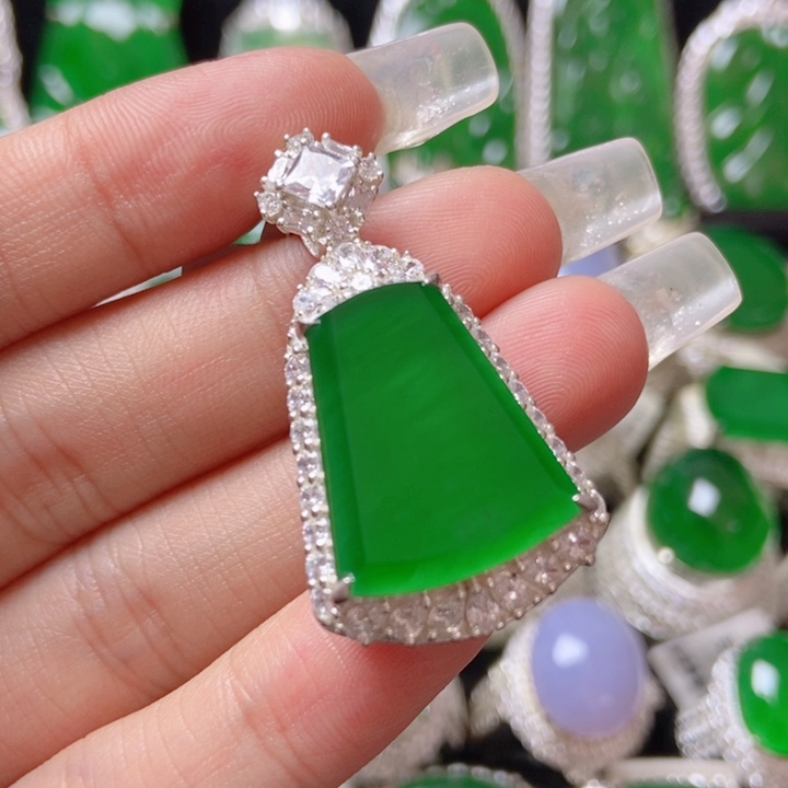 翡翠颈饰银S925镶嵌         