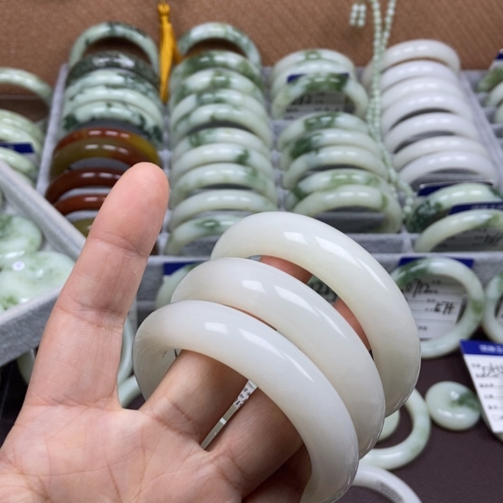 随***n蛇纹石玉未镶嵌手镯