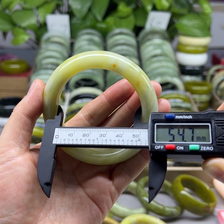 蛇纹石玉未镶嵌手镯33