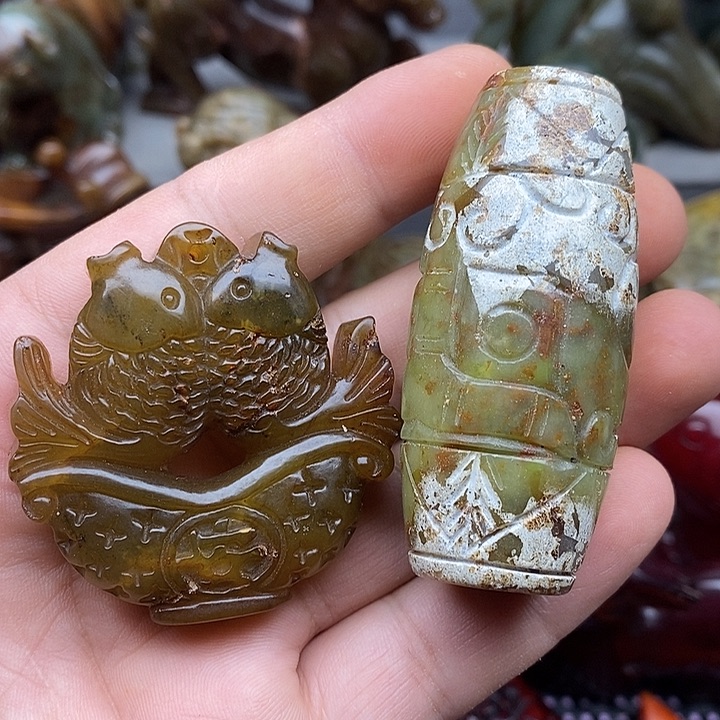 蛇纹石玉未镶嵌颈饰