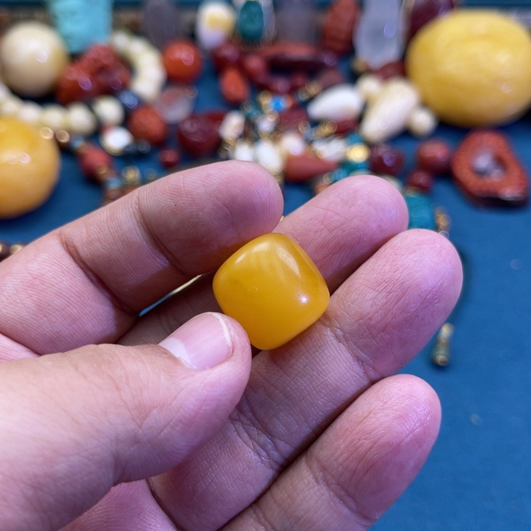 琥珀未镶嵌珠宝奇石128