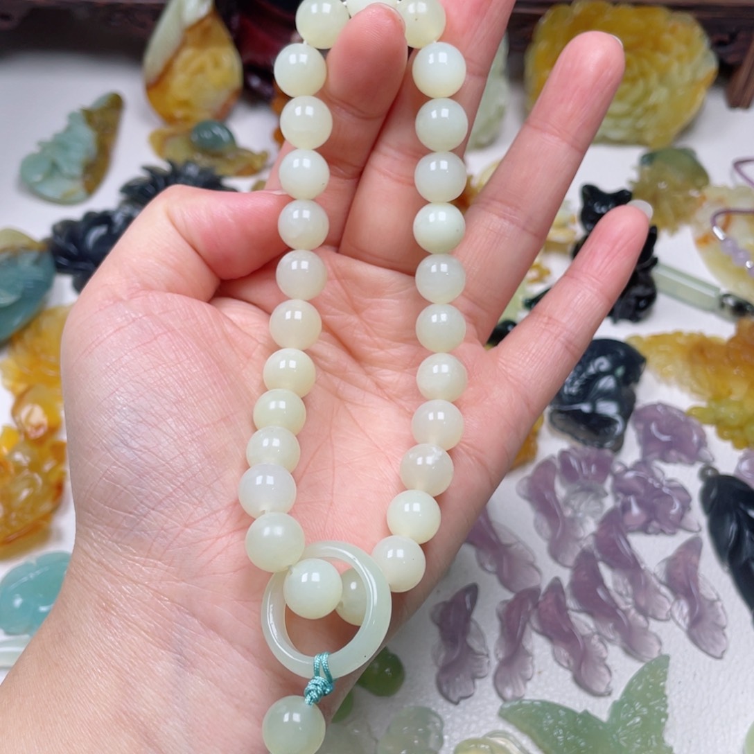 蛇纹石玉颈饰未镶嵌