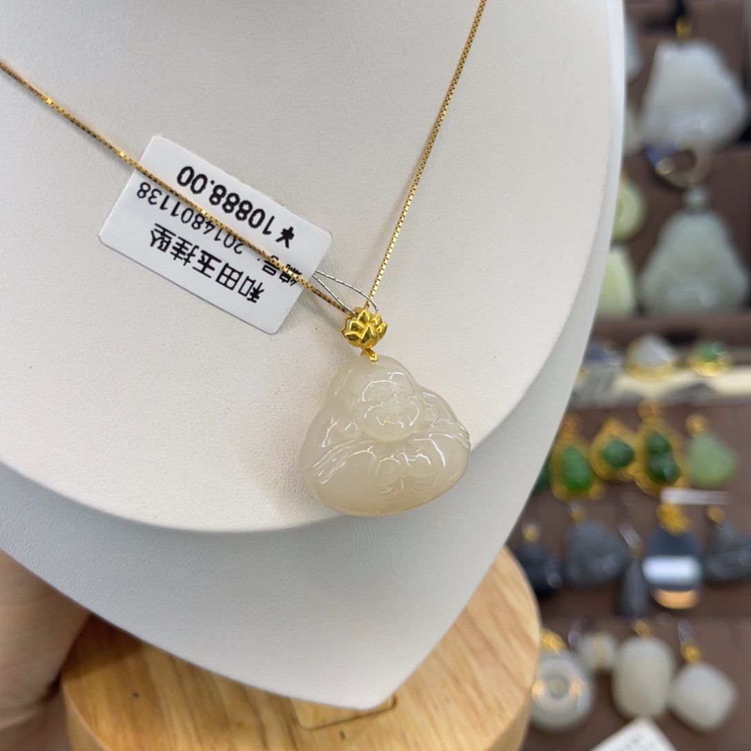 和田玉吊坠18K金镶嵌