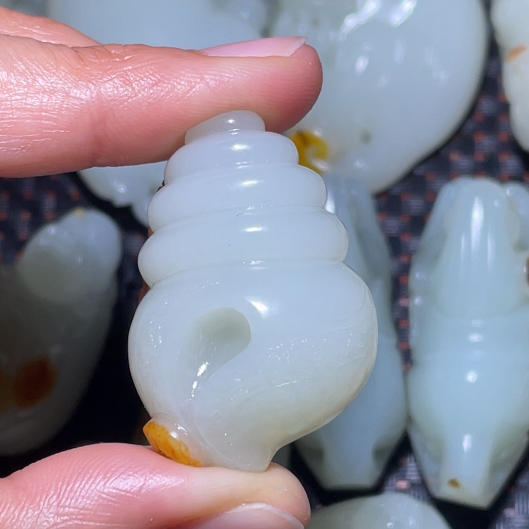 然***。和田玉未镶嵌颈饰