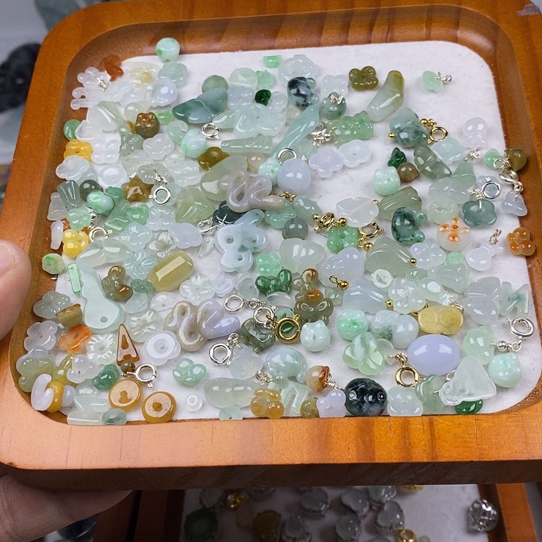 翡翠戒指未镶嵌小提溜30一个