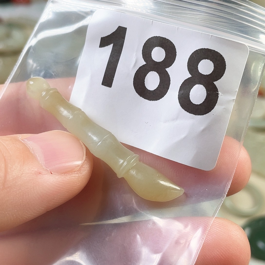 和田玉（糖玉）颈饰未镶嵌