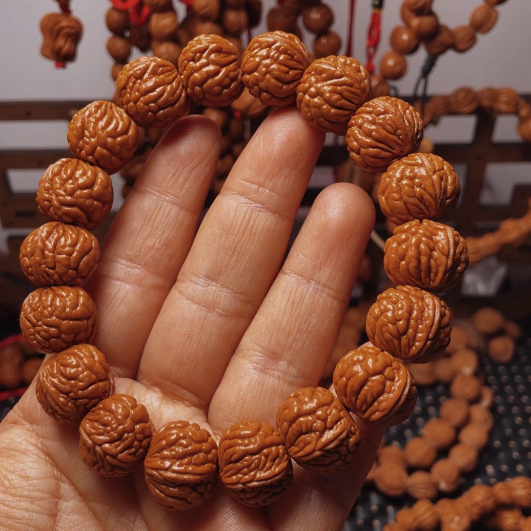 用***8木质类龙纹桃枭手串