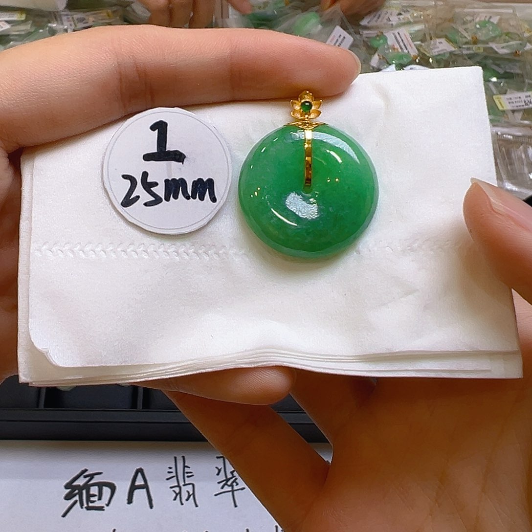 翡翠颈饰18K金镶嵌翡翠