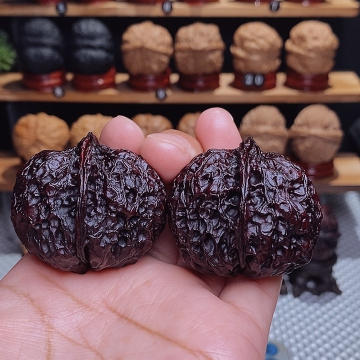 文玩核桃把件福虎元宝7