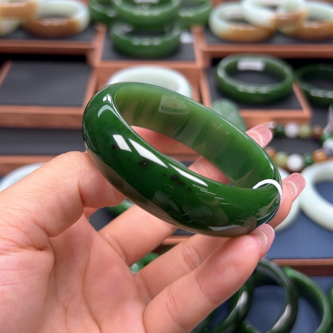 未镶嵌手镯和田玉（碧玉）