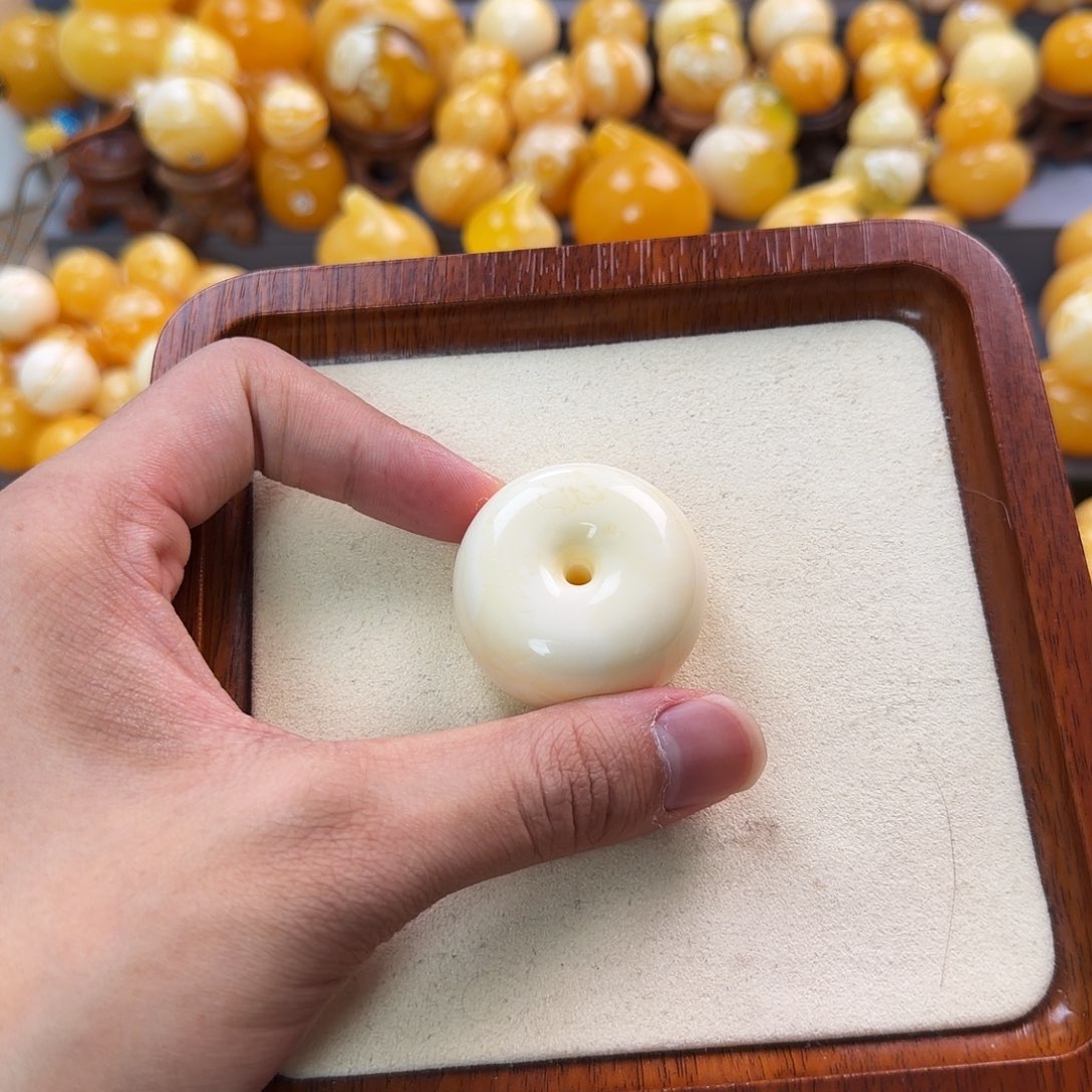 琥珀未镶嵌珠宝奇石20g