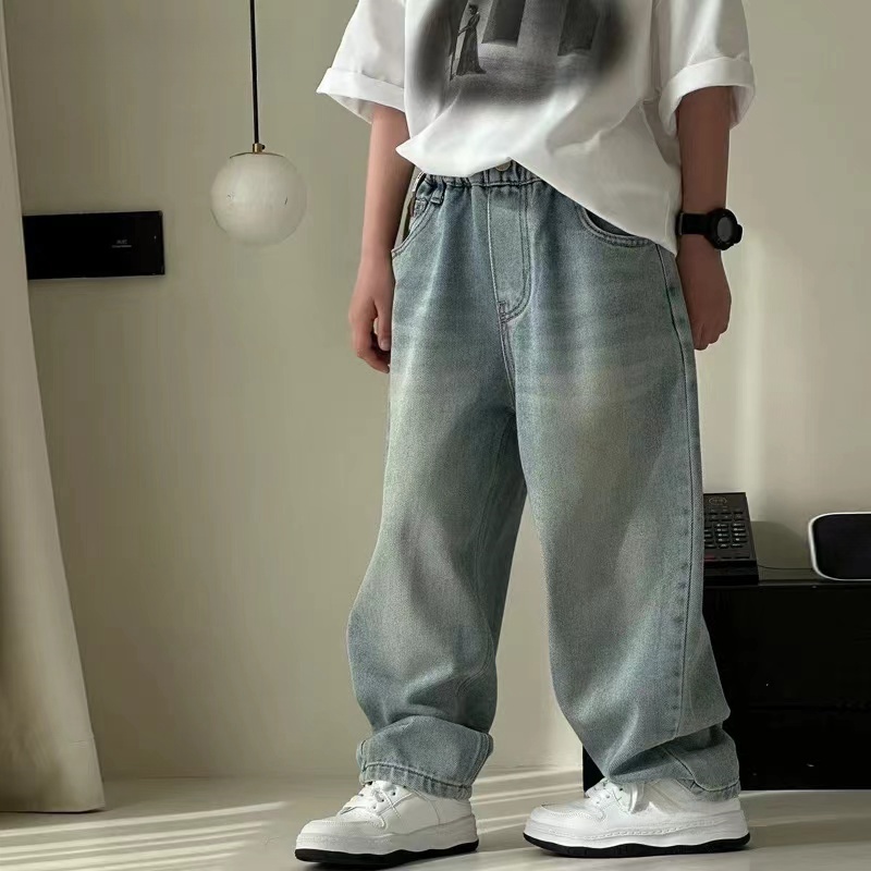 中大童2025春季新款潮酷刺绣卡通牛仔裤B0964