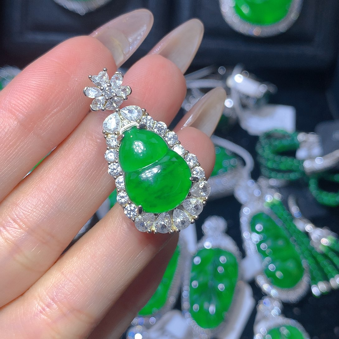 翡翠颈饰银S925镶嵌翡翠