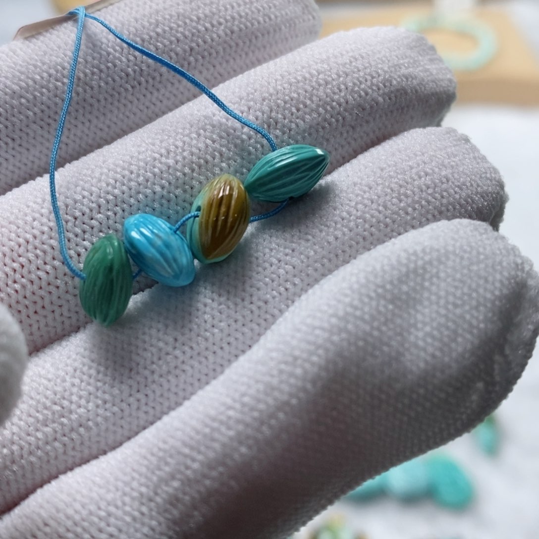 绿松石颈饰未镶嵌