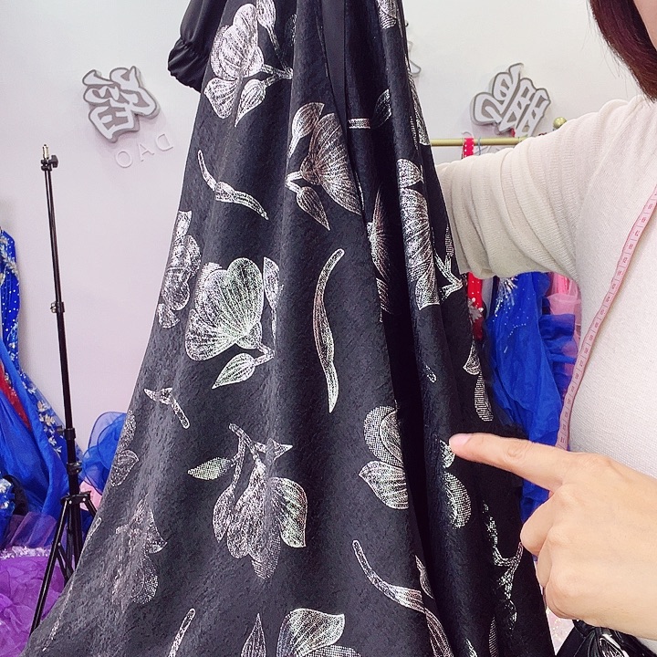 交谊舞和歌舞演出三