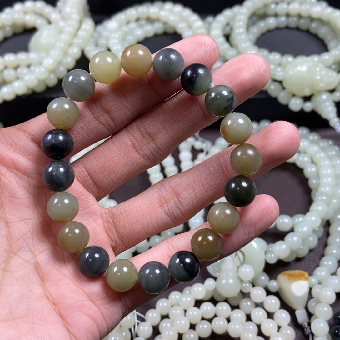 和田玉未镶嵌把件