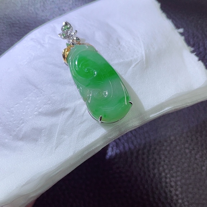 翡翠颈饰18K金镶嵌翡翠