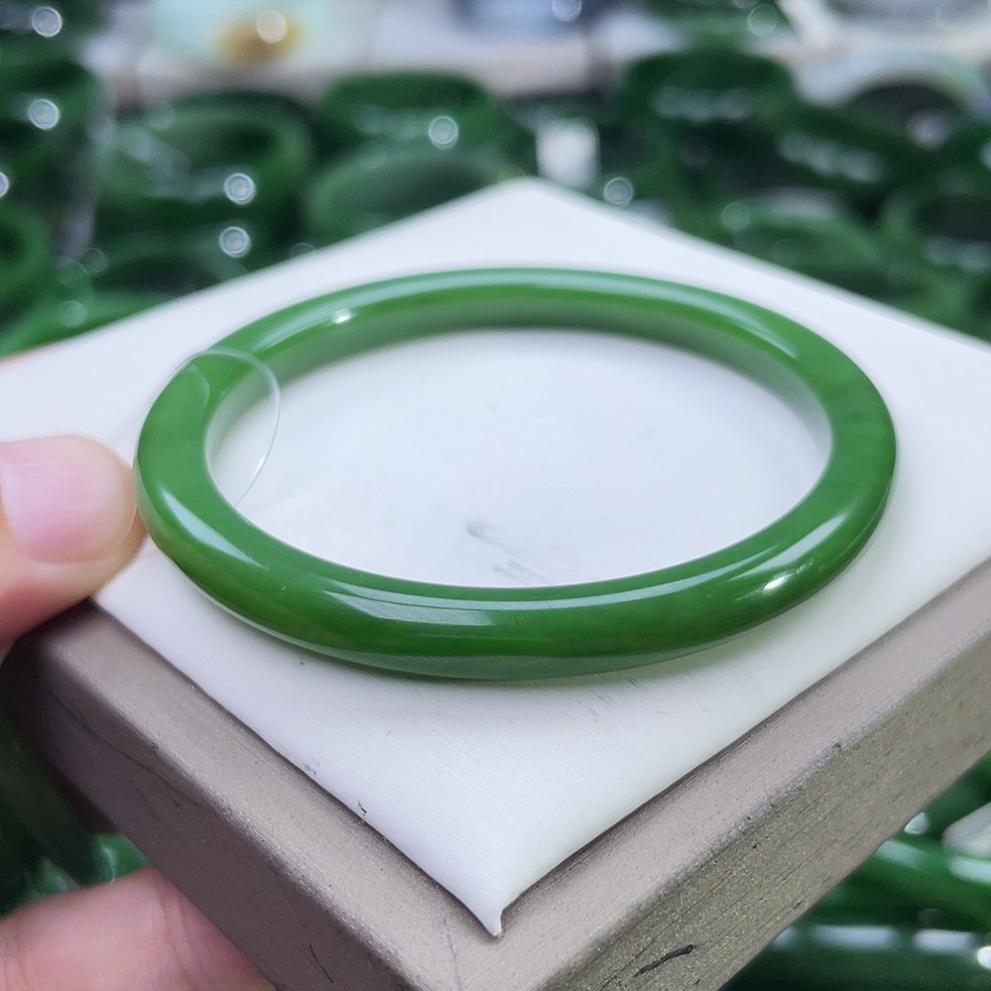 和田玉（碧玉）手镯未镶嵌月**语