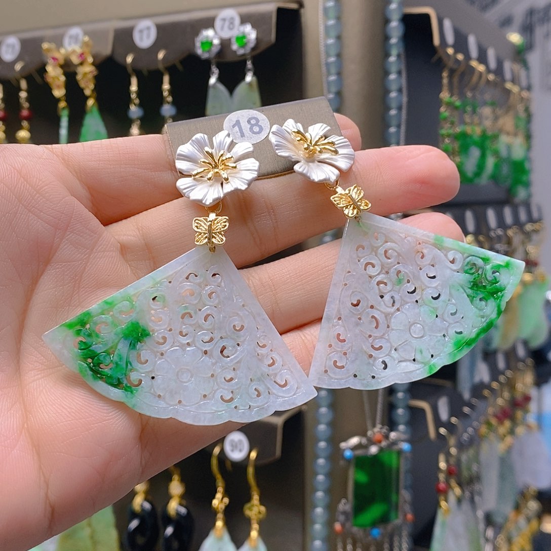 未镶嵌翡翠耳饰翡翠