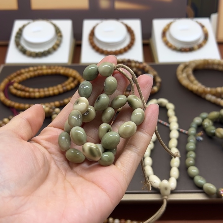 乾***猫吊坠龙脊菩提飘绿糖豆