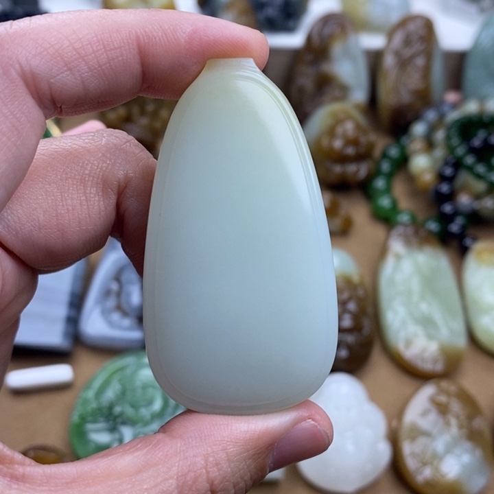 和田玉颈饰未镶嵌黑*