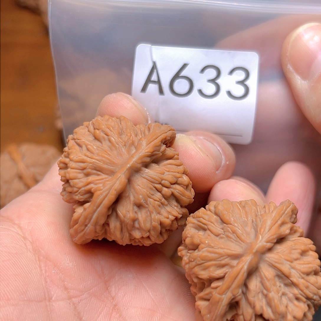 文玩核桃吊坠朱*臭40四座楼