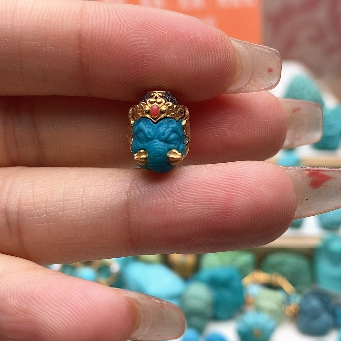 绿松石饰品18K金镶嵌