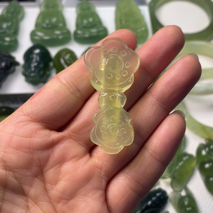 岫玉未镶嵌颈饰吊坠