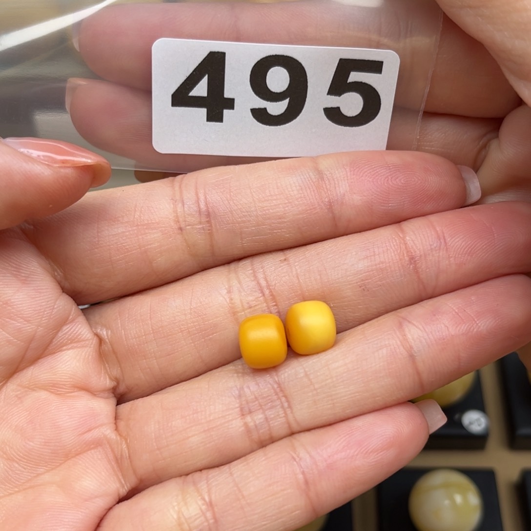 蜜蜡裸石未镶嵌小*点8+老型