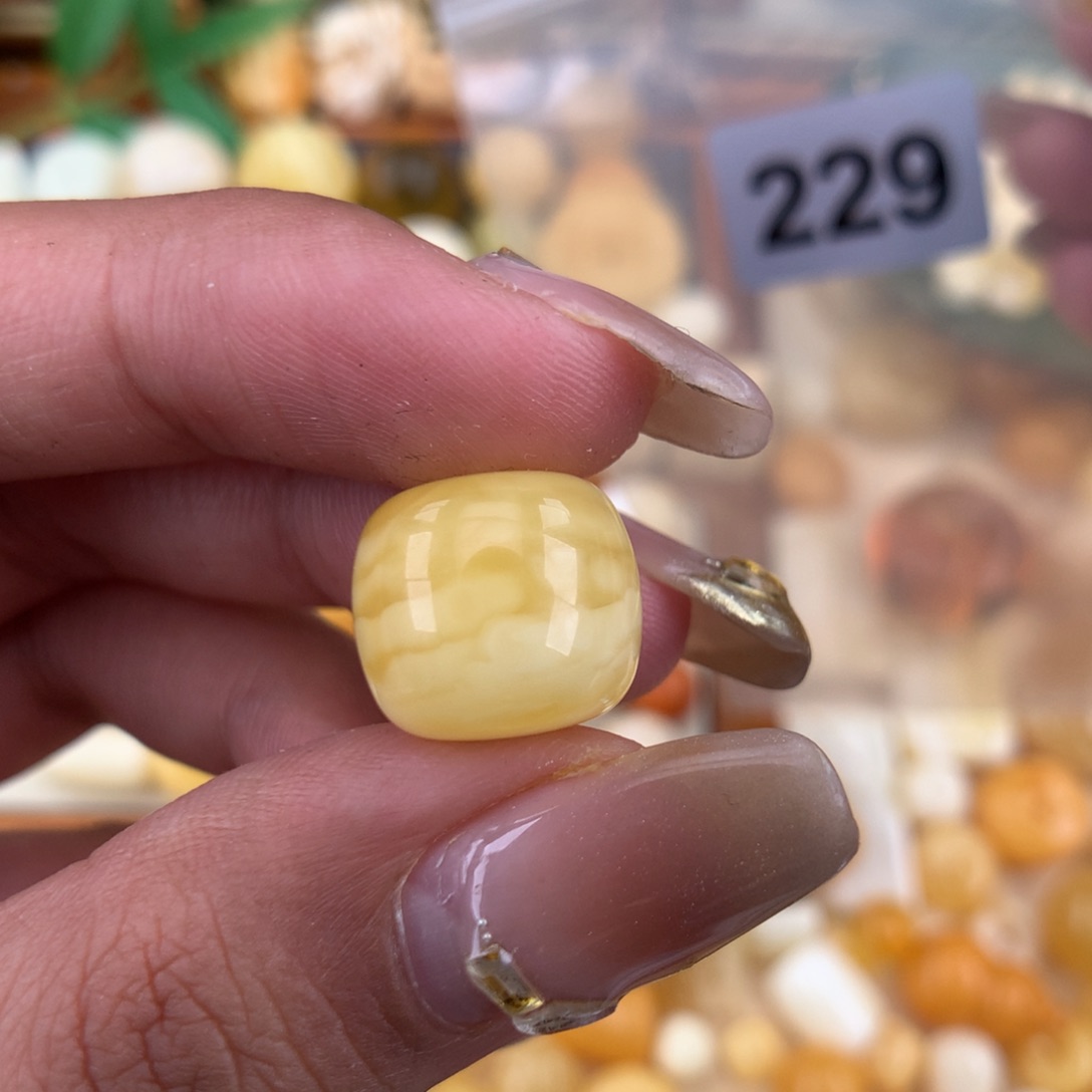 琥珀珠宝奇石未镶嵌13.7