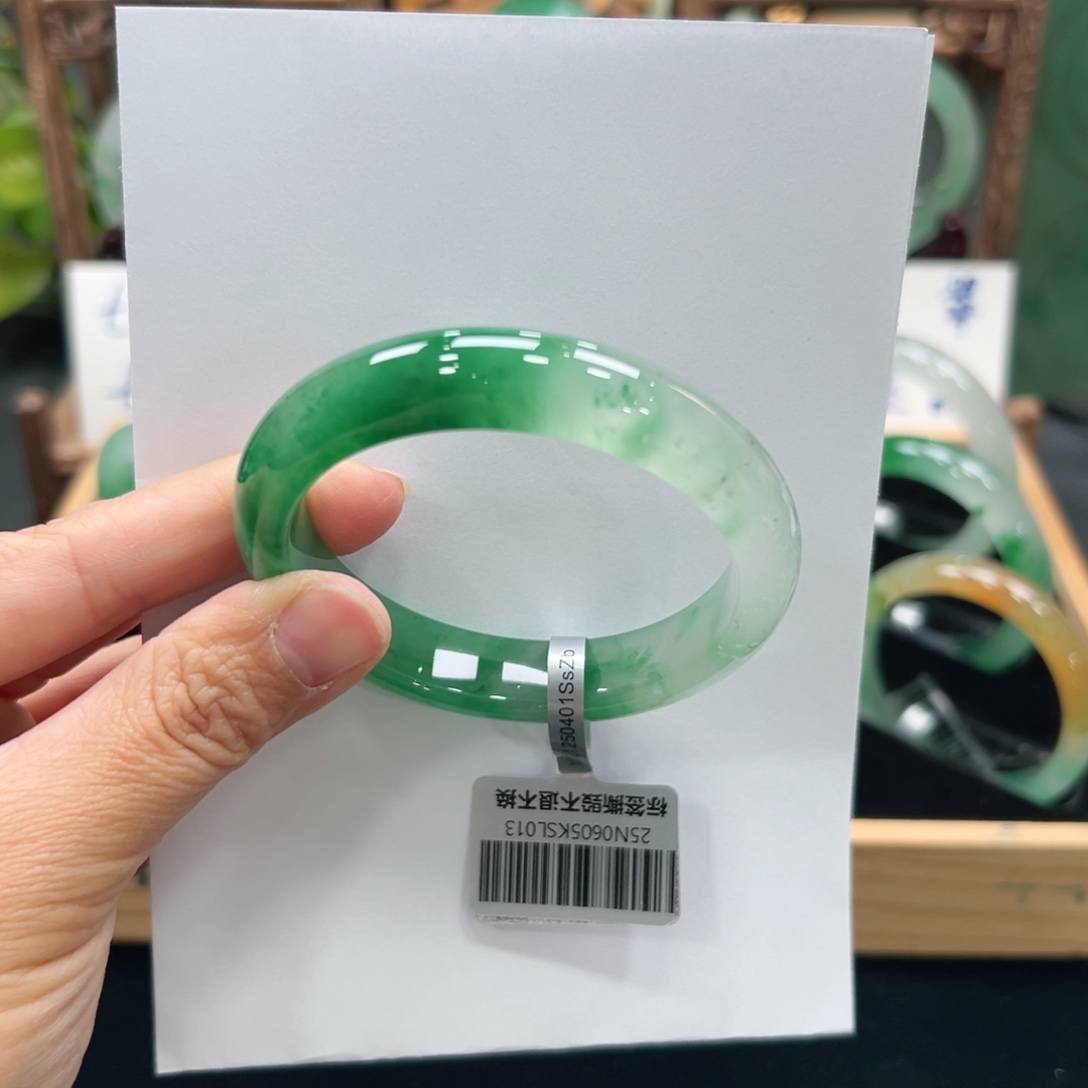 丽***姊石英质玉未镶嵌手镯➕佳佳5556