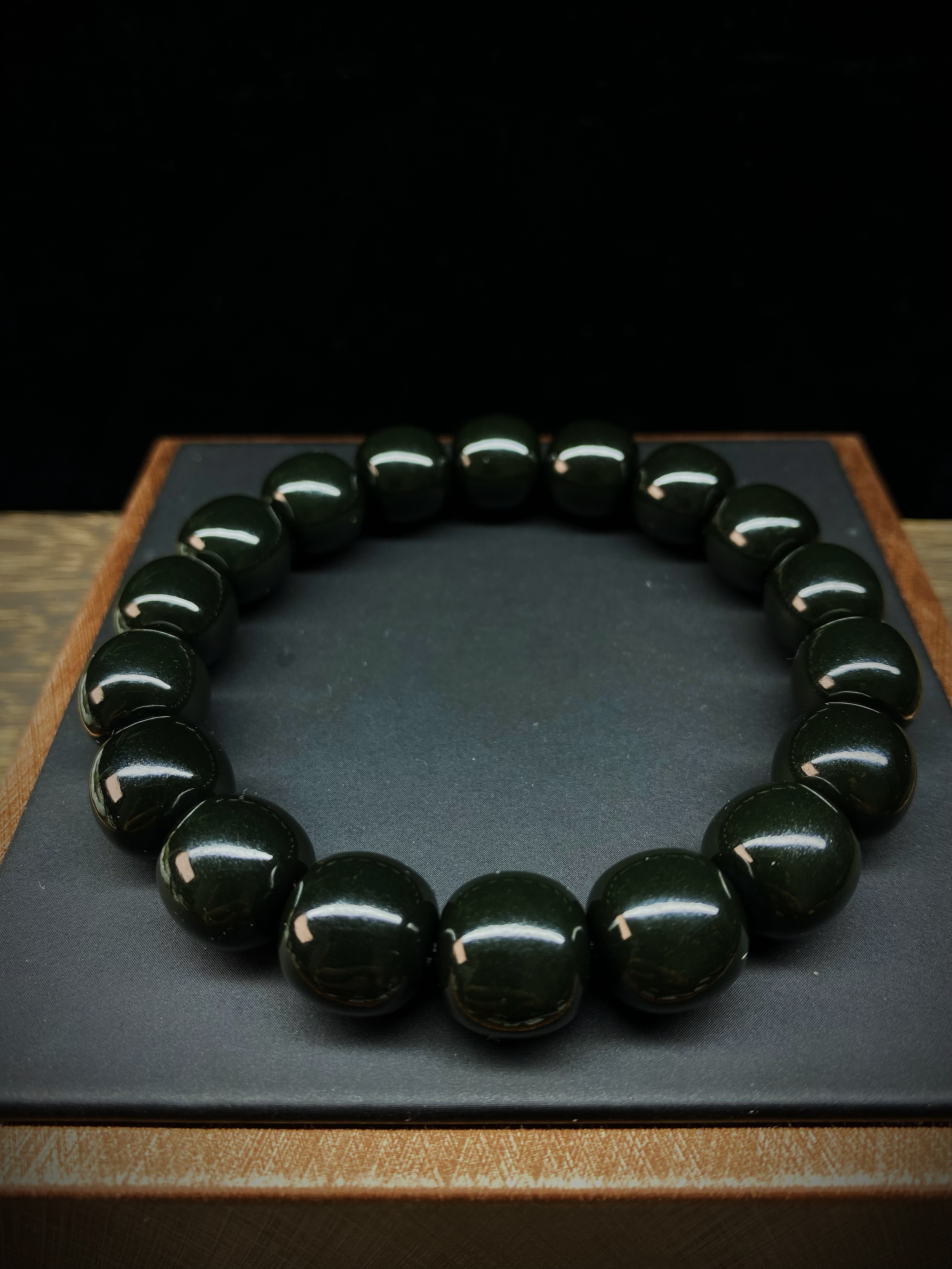 和田玉塔青手串11*12老型，油粘手糯叽叽，细