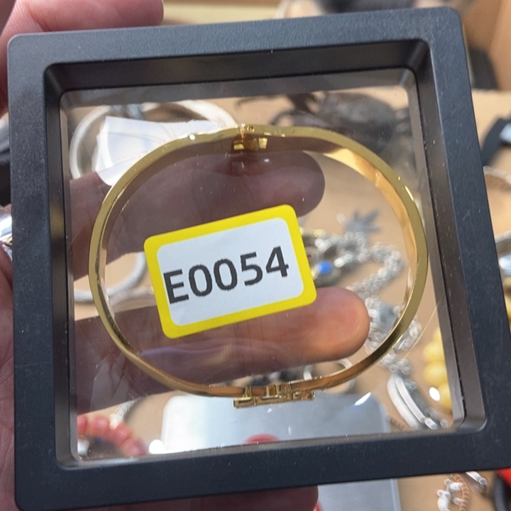 瓷片亓*生四季分明的季节