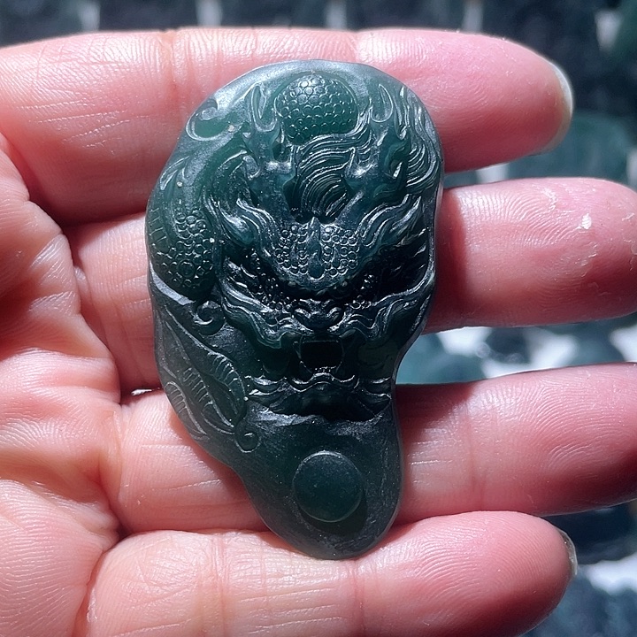 定制翡翠未镶嵌龙