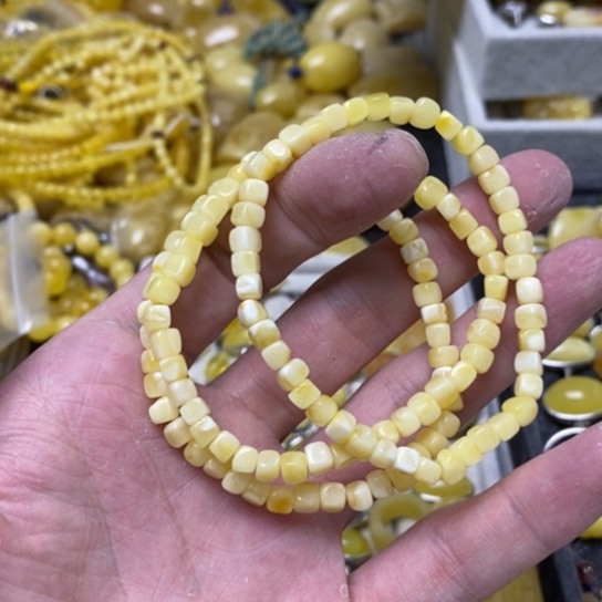 蜜蜡裸石未镶嵌多样性发货其一