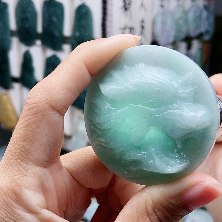 颈饰足铂镶嵌翡翠翡翠