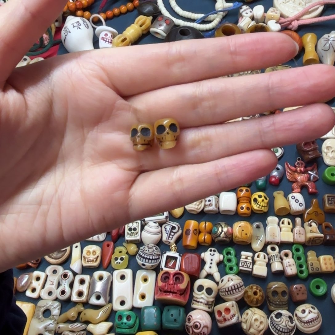 荣**贵配饰和化妆等工序制作