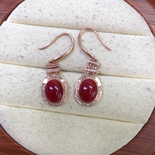 天然珊瑚日料阿卡牛血耳饰