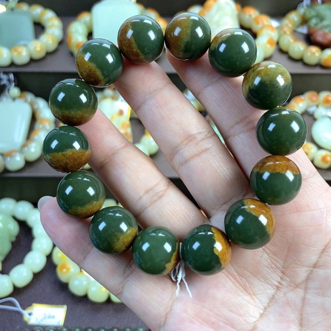 透闪石质玉未镶嵌手串