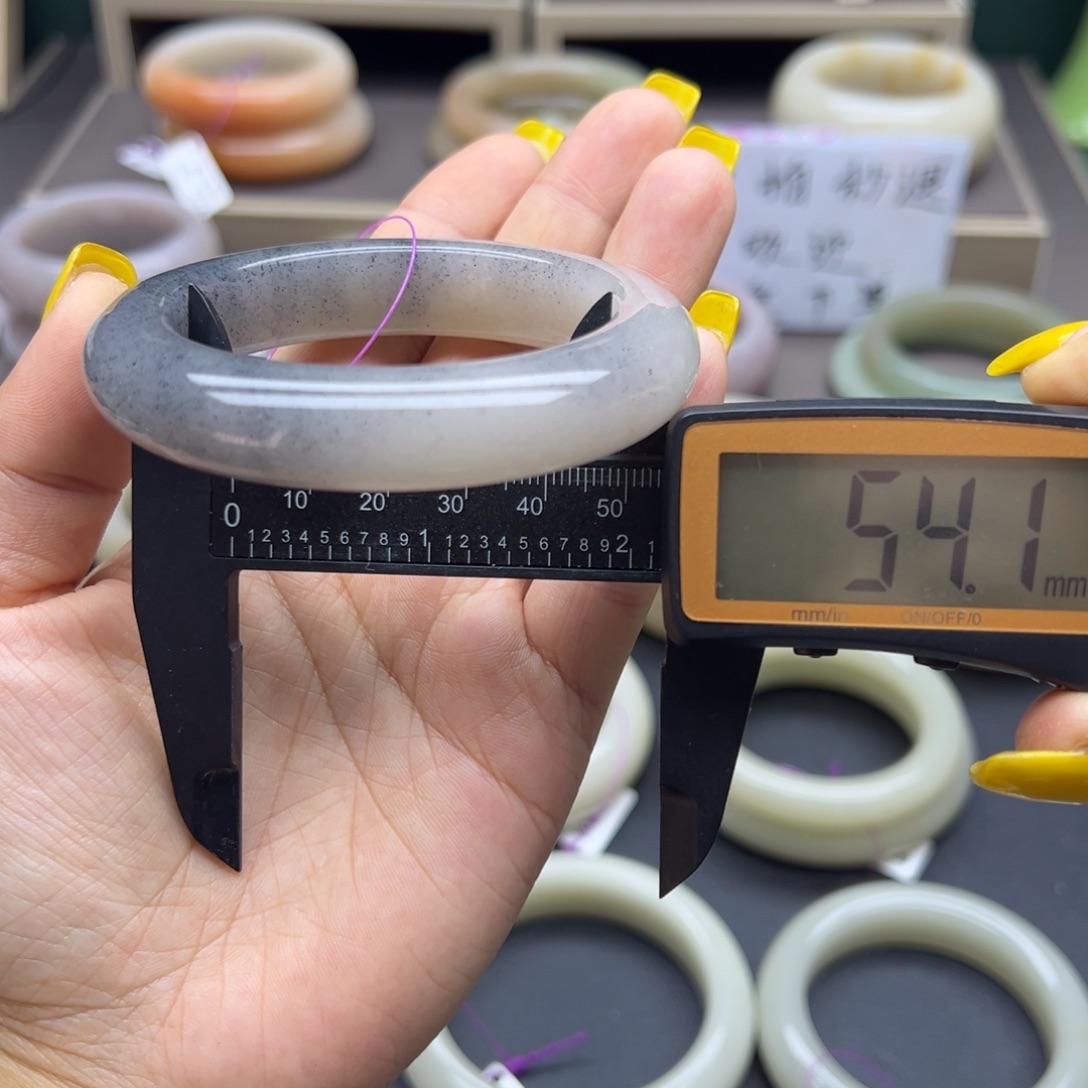 石英质玉（佘太翠）未镶嵌手镯