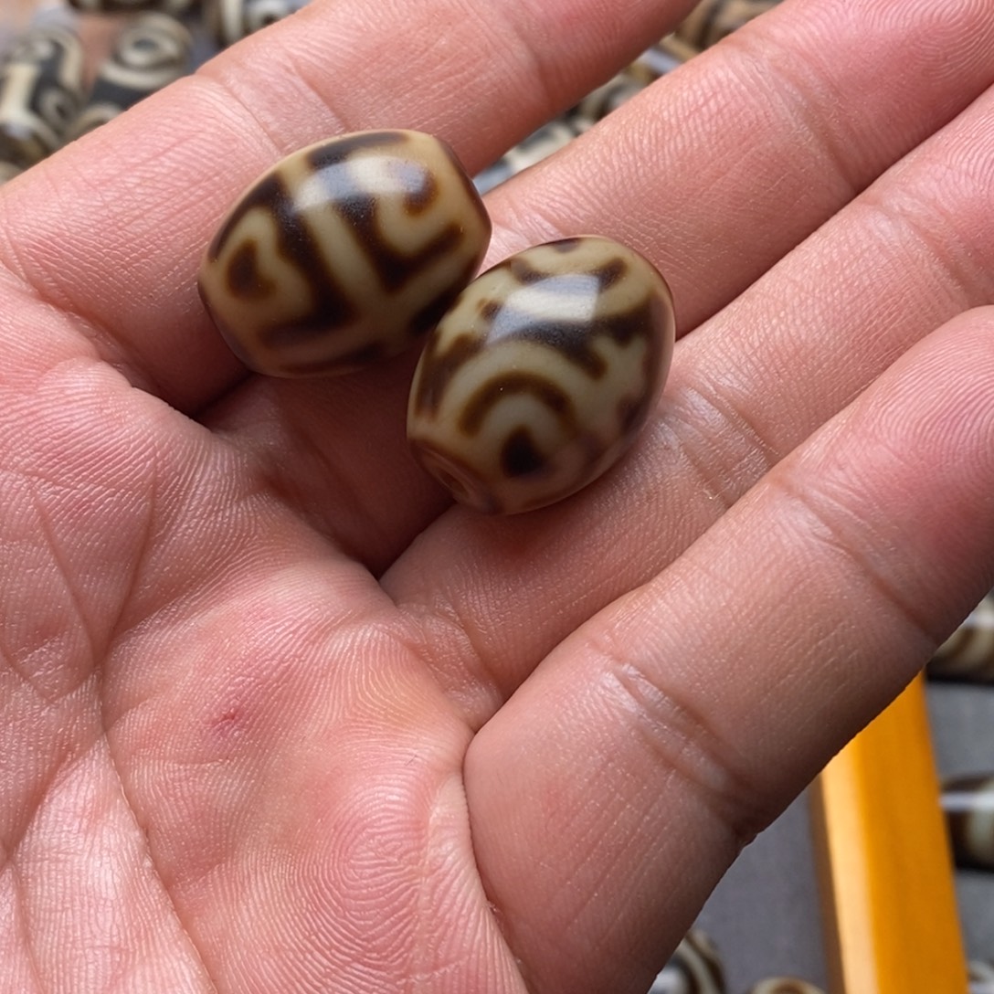 默***伐玛瑙/玉髓未镶嵌颈饰