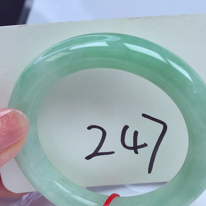 翡翠手镯未镶嵌翡翠