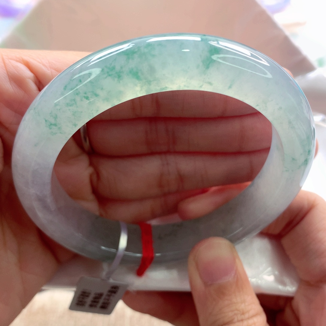 翡翠手镯未镶嵌60.3冰透起光飘花大圈毕业超值A