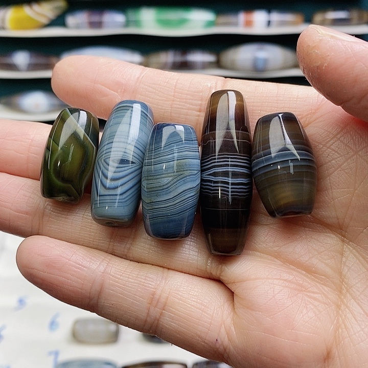 曹***）玛瑙/玉髓未镶嵌颈饰