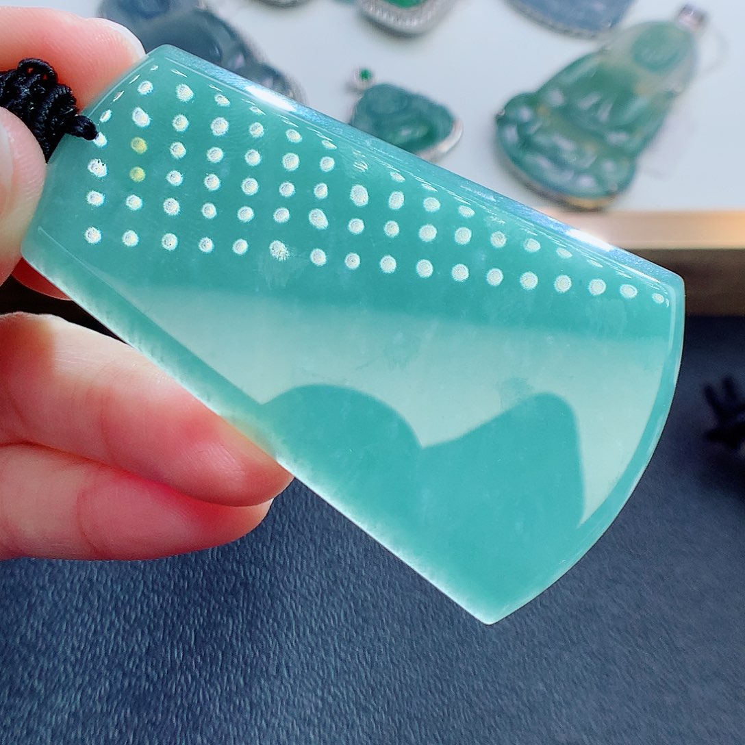 翡翠颈饰未镶嵌翡翠