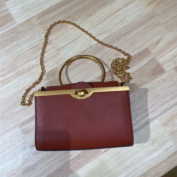 95新 CHARLES & KEITH 御古屋/00000/ck红色斜挎包