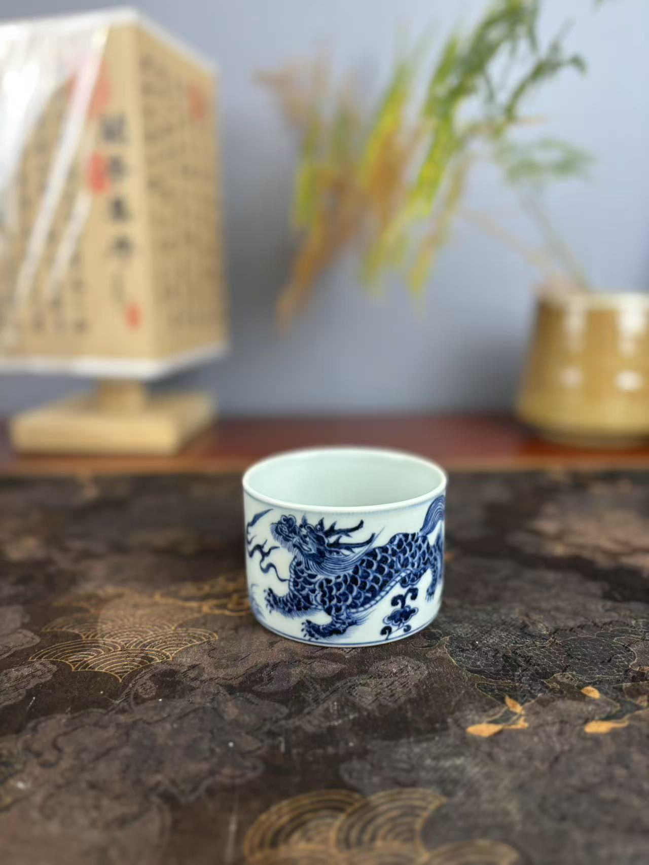 青花瑞兽花绘直口品茗杯 满工满绘 纯手工手绘 承元意窑制