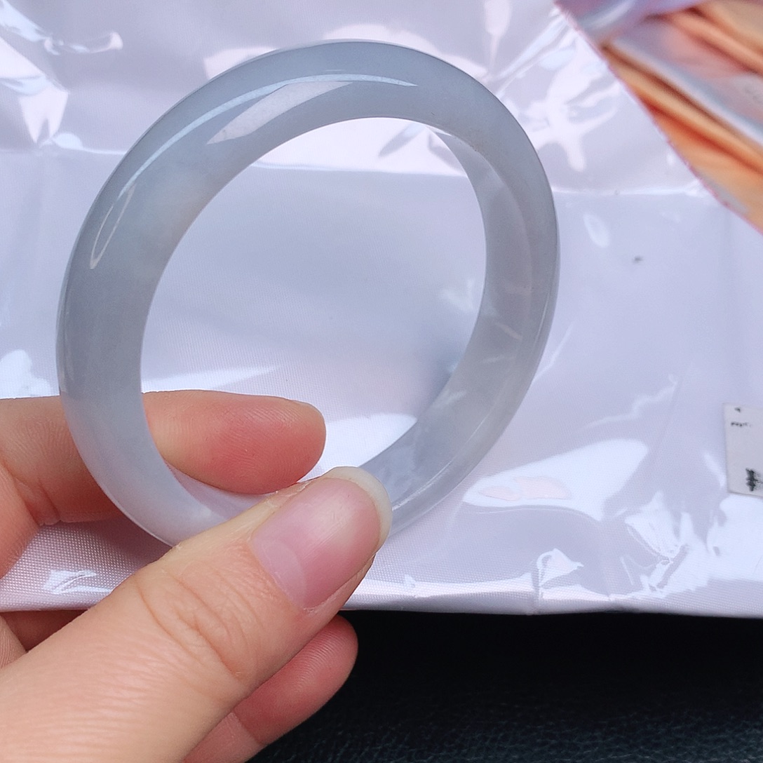 翡翠手镯未镶嵌83333cv v b b