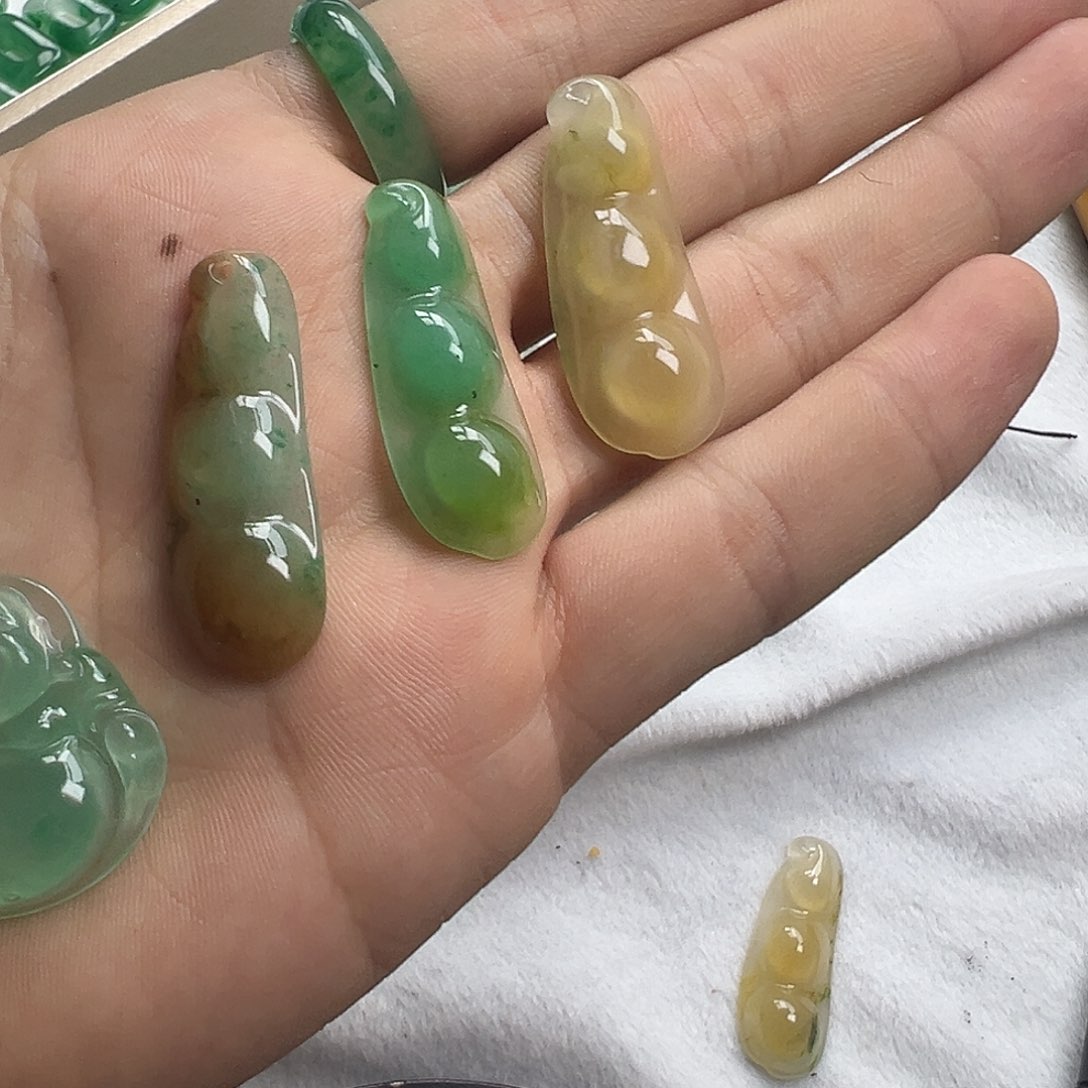 石英质玉颈饰未镶嵌七*~