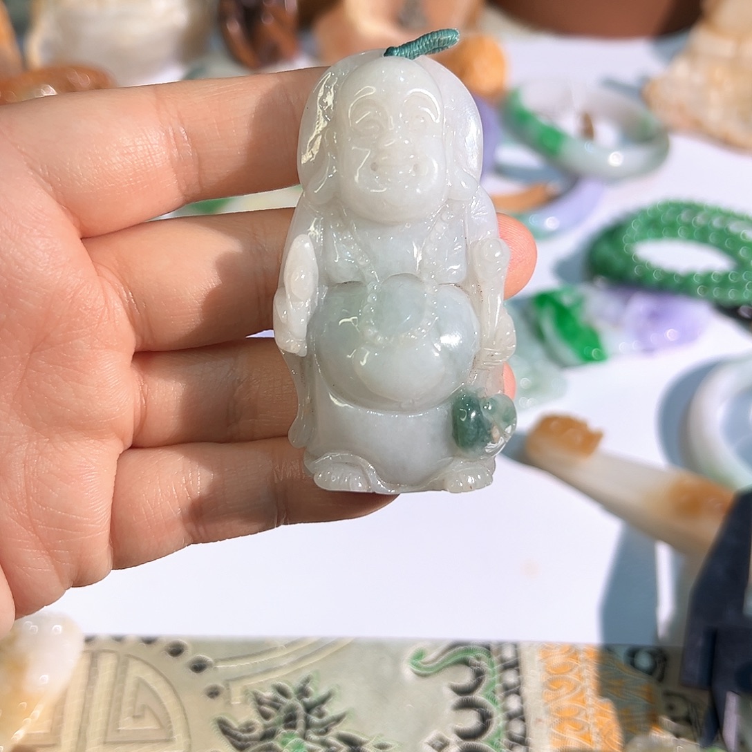 翡翠未镶嵌颈饰翡翠飘绿俏色弥勒佛